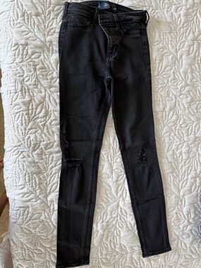 Hollister Black High-Rise Skinny Jeans - Women's size 3 or 26